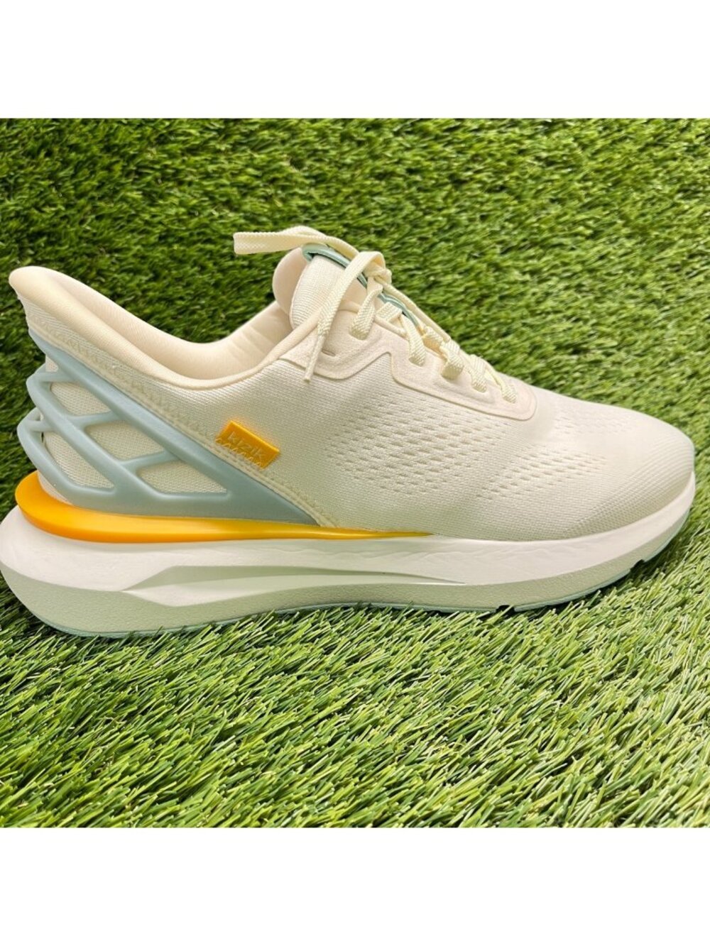 Kizik Athens 2 Womens Size 11EE Cream Athletic Running Hands Free Shoes Sneakers